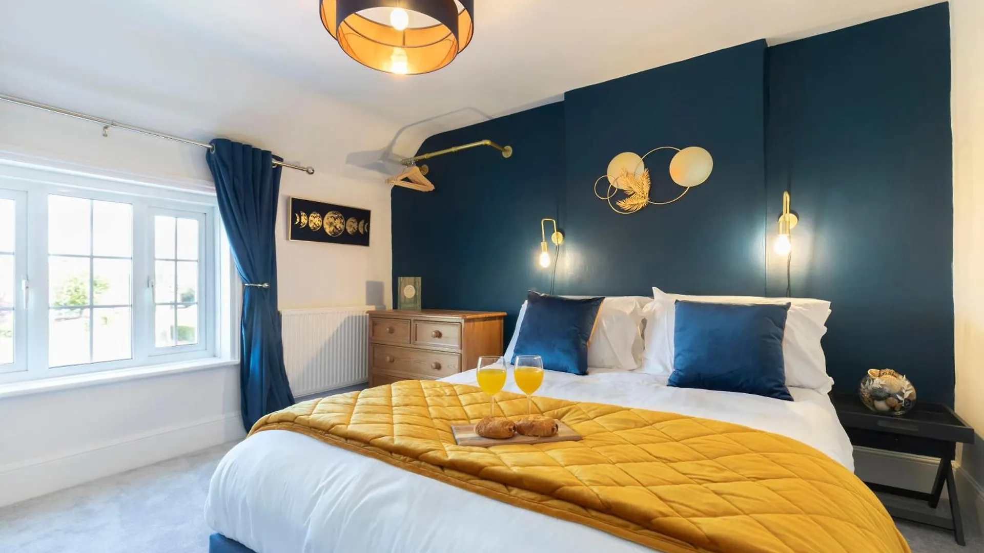 Holiday home Beautiful Danford House & Lodge With Hot Tub Hartpury United Kingdom