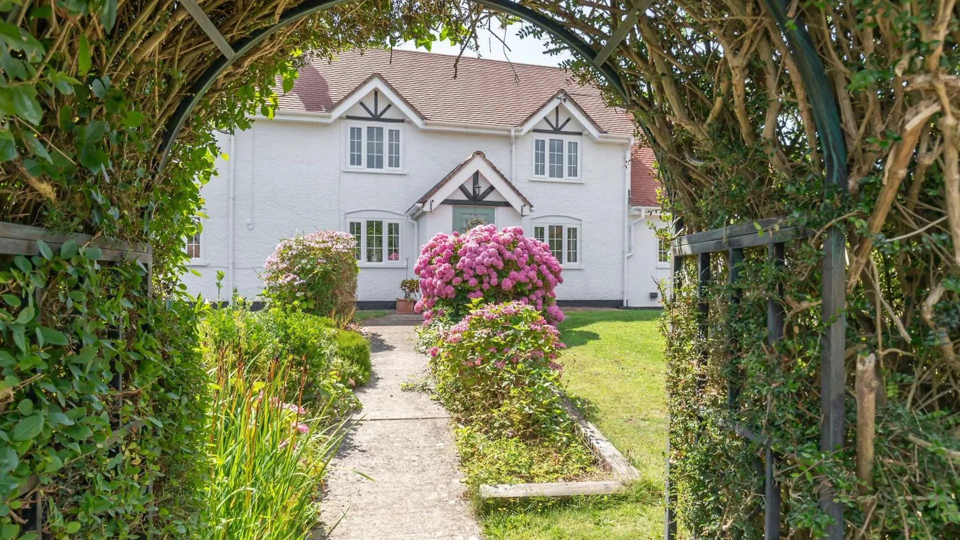 Holiday home Beautiful Danford House & Lodge With Hot Tub Hartpury United Kingdom