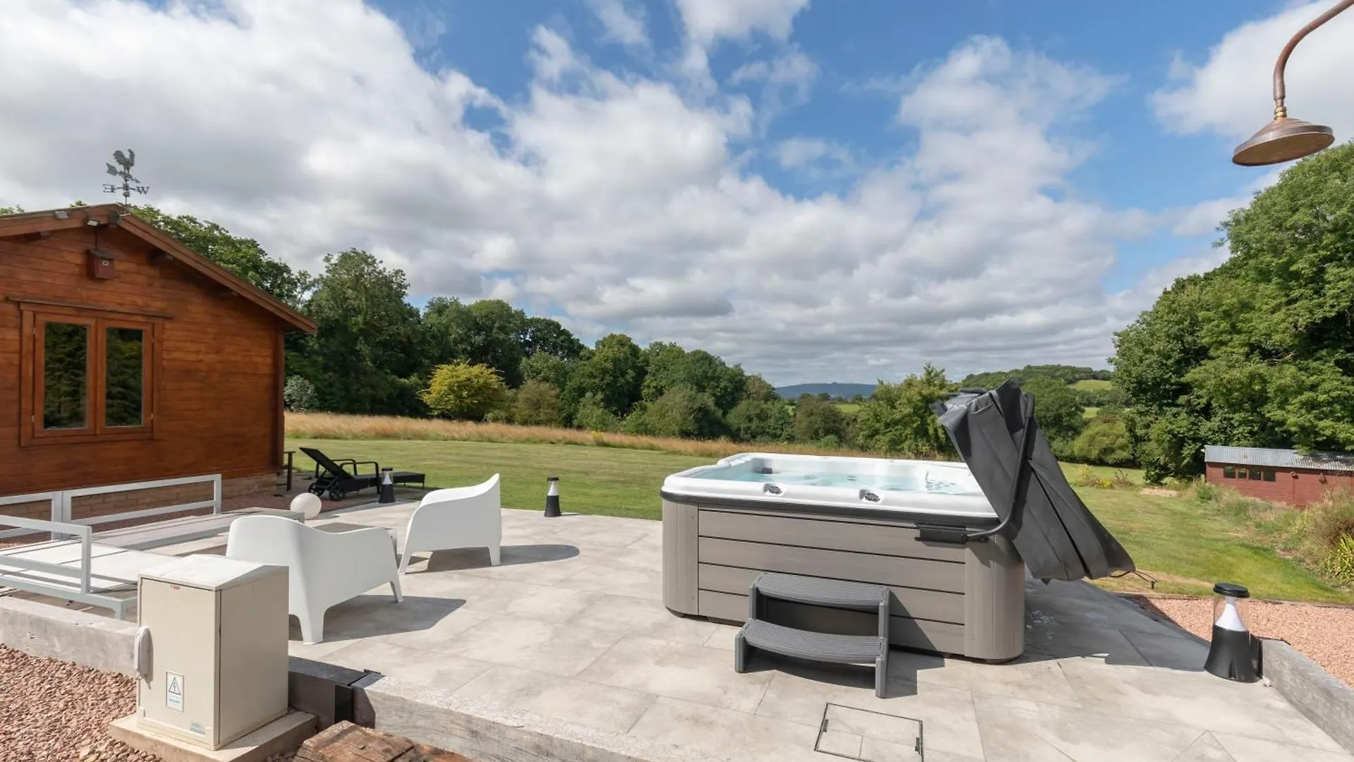 Beautiful Danford House & Lodge With Hot Tub Hartpury