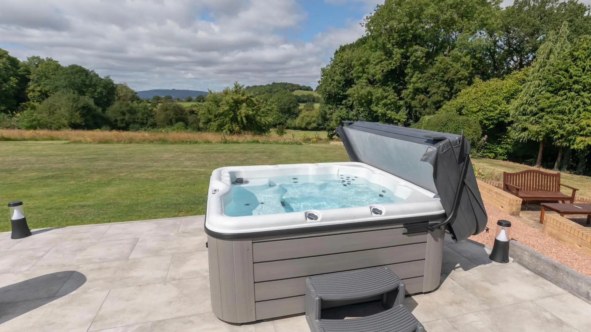 Beautiful Danford House & Lodge With Hot Tub Hartpury United Kingdom
