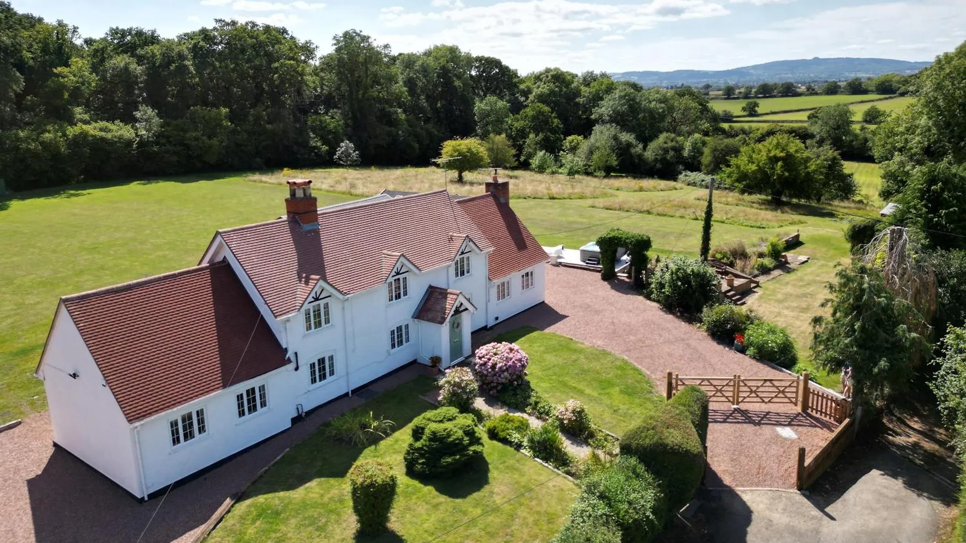 Beautiful Danford House & Lodge With Hot Tub Hartpury