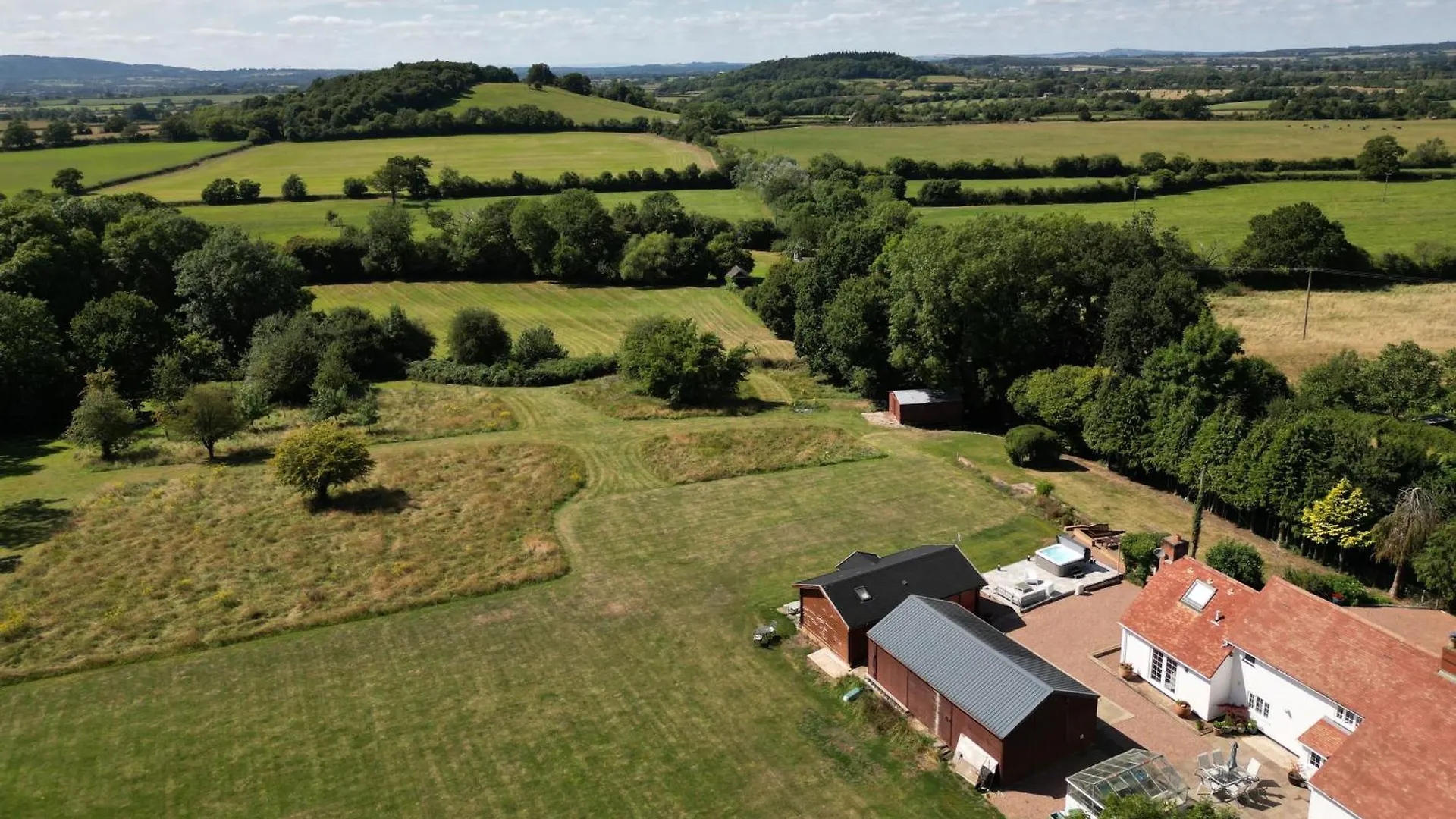 Holiday home Beautiful Danford House & Lodge With Hot Tub Hartpury