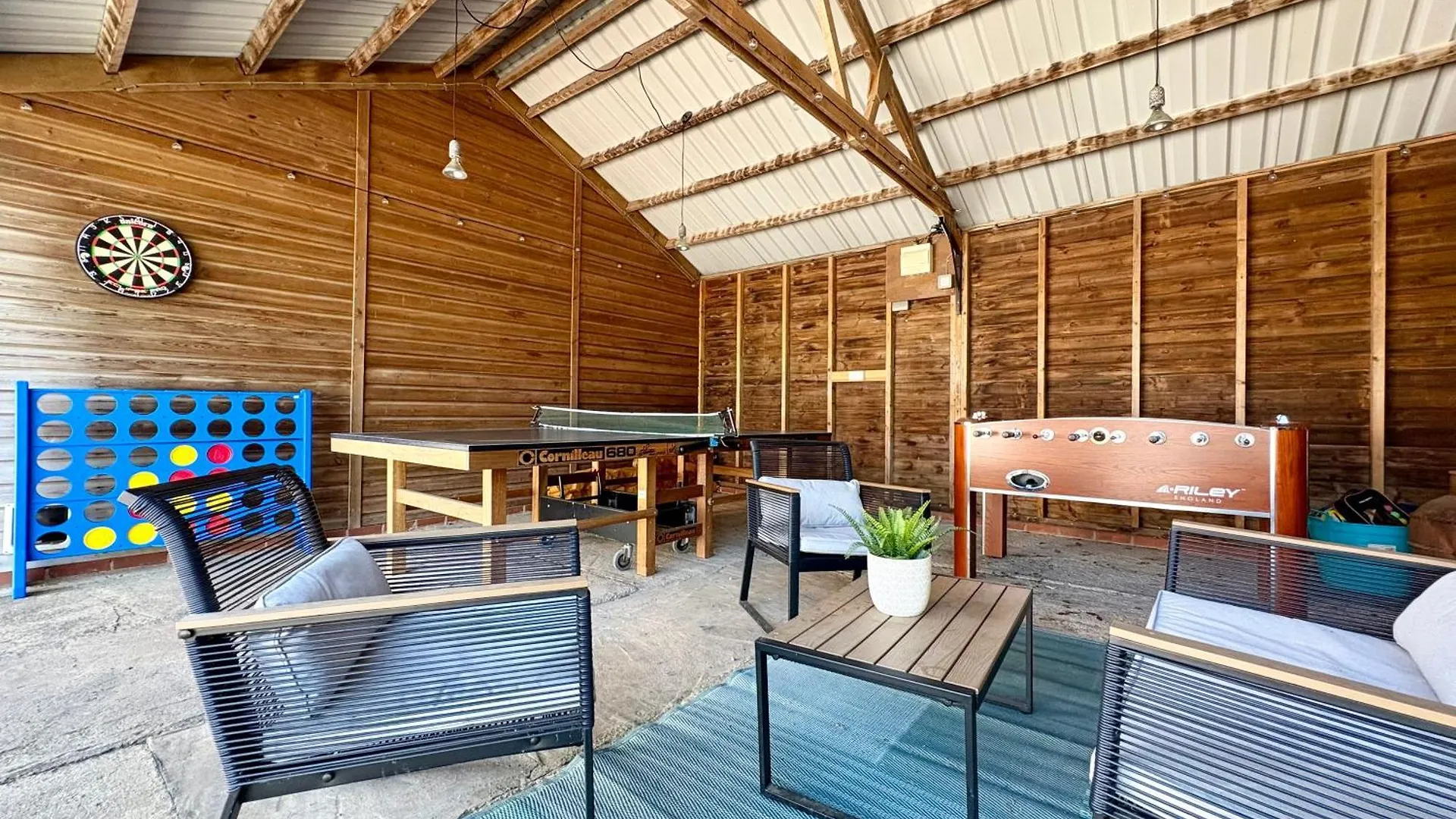 Holiday home Beautiful Danford House & Lodge With Hot Tub Hartpury